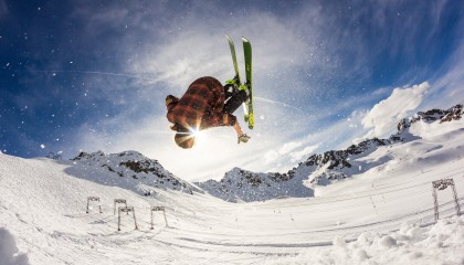 开云体育全站-战队安排双语教练助力国际选手沟通顺畅