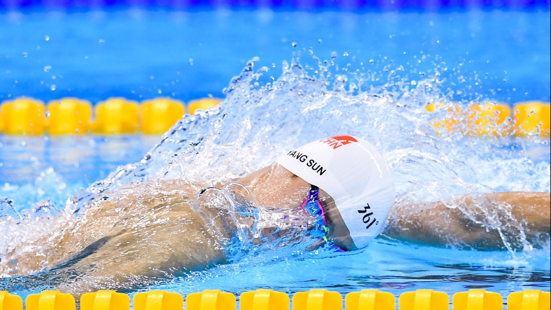 “金牛区城北体育馆：运动舞蹈赛场精彩连连，舞者们挑战节奏与力量极限”